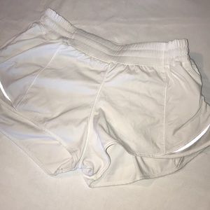lululemon athletica - Hottie Hot Shorts - size 8